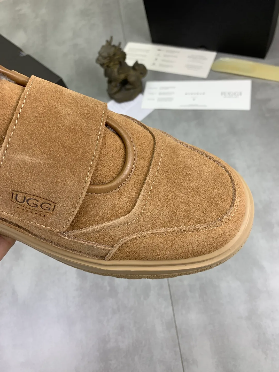 Men's shoes 💰P580 New arrival 🆕🆕🆕 26 New IUGGI Velcro men's shoes Fashionable and casual Velcro men's shoes. First layer suede cowhide + lining wool Rubber outsole Lightweight and non-slip Size: 39-44 Color: three colors